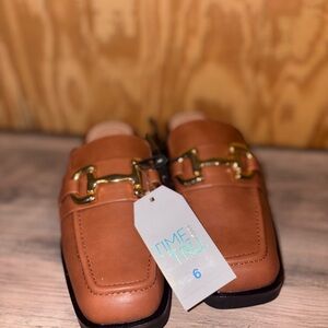 Time and Tru Women’s Tan Loafers with Gold Accent